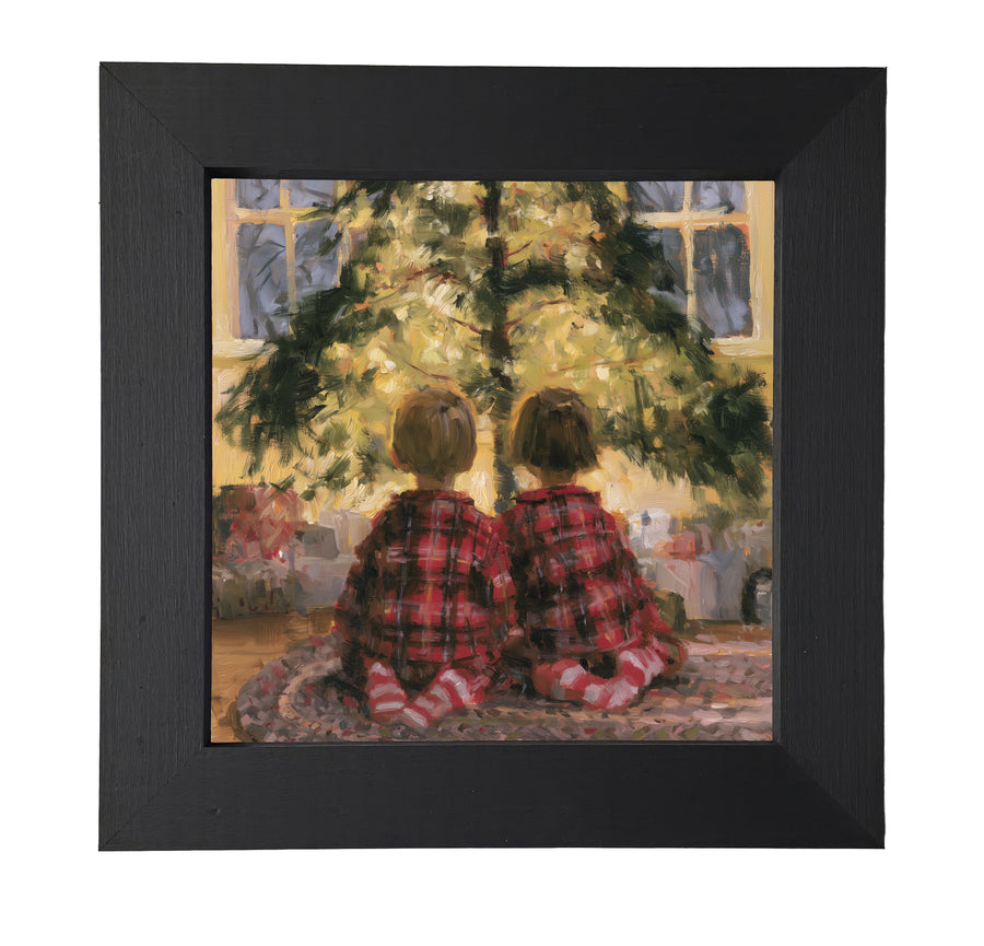 Two small children seen from behind, evoking a nostalgic Christmas scene in rustic farmhouse style — product view 7